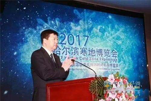 宇通重工純電動(dòng)自裝卸式垃圾車(chē)
