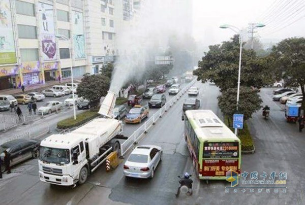 東風(fēng)底盤噴霧抑塵車